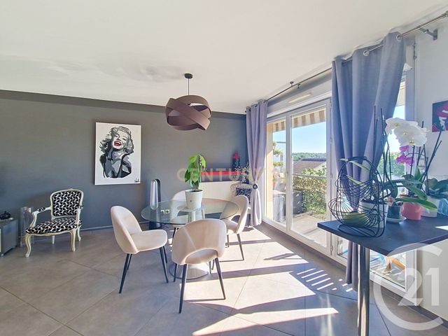 Appartement T4 à louer - 4 pièces - 72.53 m2 - VILLENEUVE LE ROI - 94 - ILE-DE-FRANCE - Century 21 In Situ Immobilier